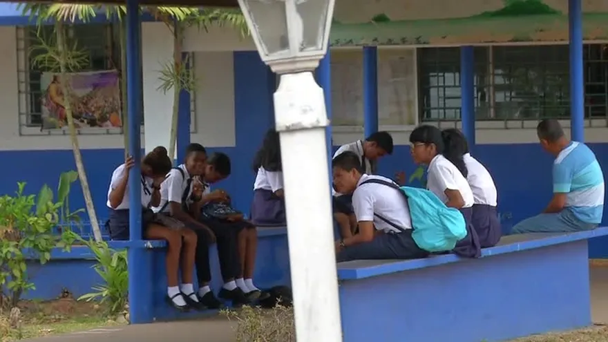 Estudiantes de escuela en Arraiján denuncian enfermedades por problemas respiratorios