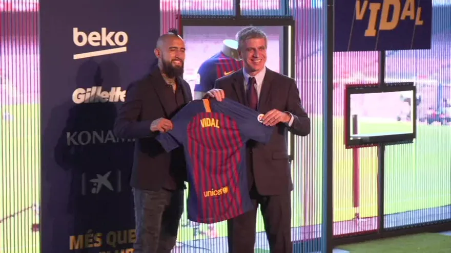 Vidal "feliz" tras firmar como nuevo jugador del Barcelona