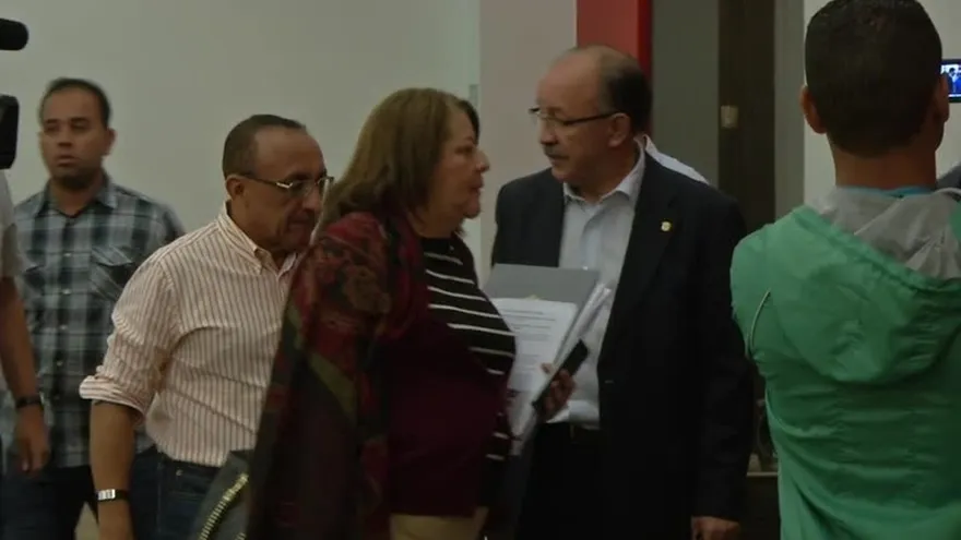 Docentes y gobierno establecen preacuerdo, clases se reanudarán el lunes