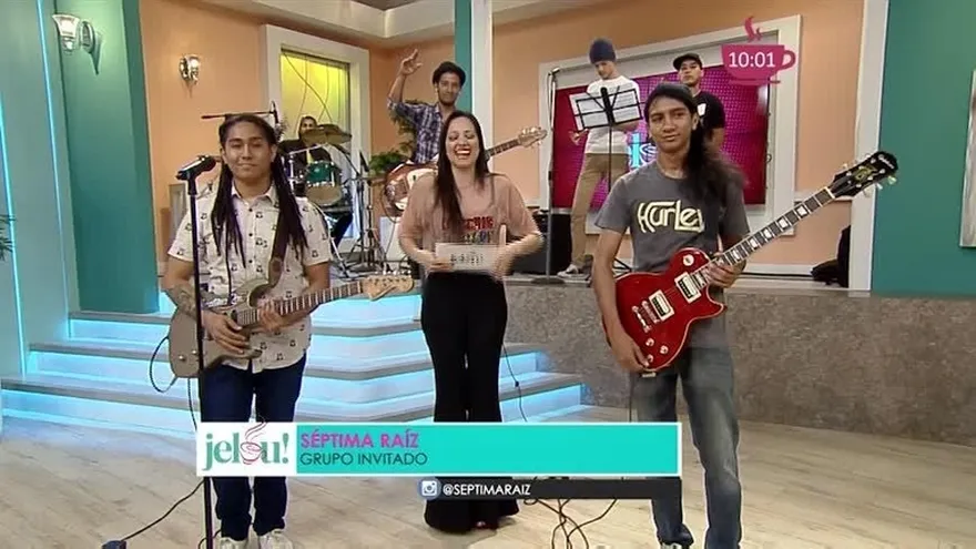 "Séptima Raíz" En vivo interpretaron una de sus canciones