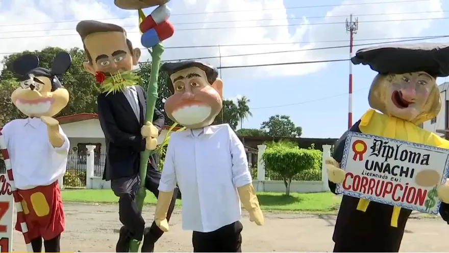 Salieron los muñecos de año viejo en Bejuco