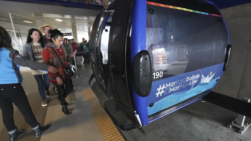 La nueva línea permitirán conectar los teleféricos instalados en el norte y sur de La Paz y El Alto, conformando una Red de Integración Metropolitana