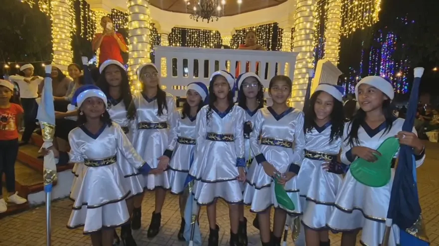 Alumbrado del parque 8 de Diciembre