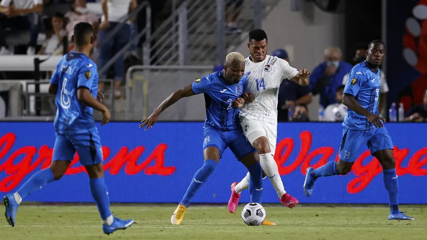 Selecciones de Panamá y Honduras durante su partido de Copa Oro en el 2021