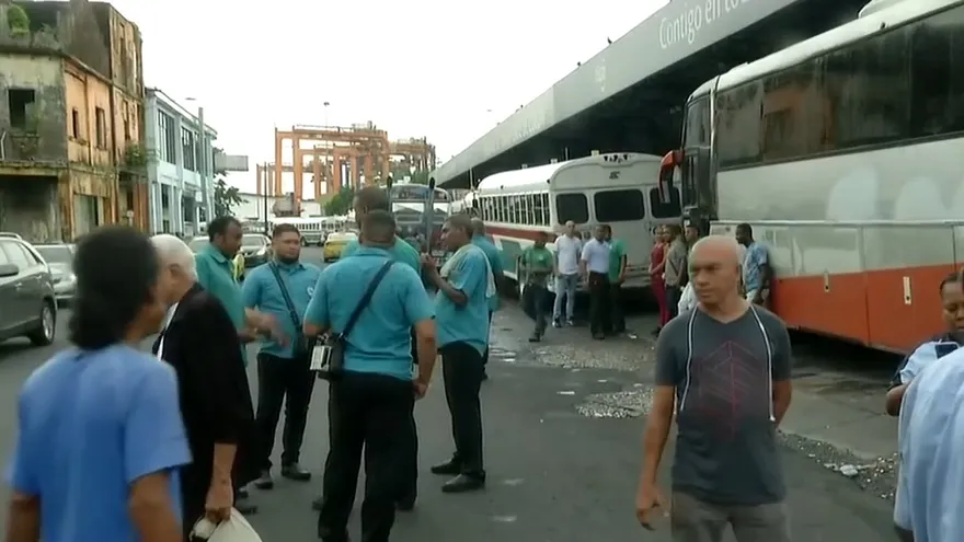 Transportistas de Colón suspenden servicio ante pésimas condiciones de la terminal