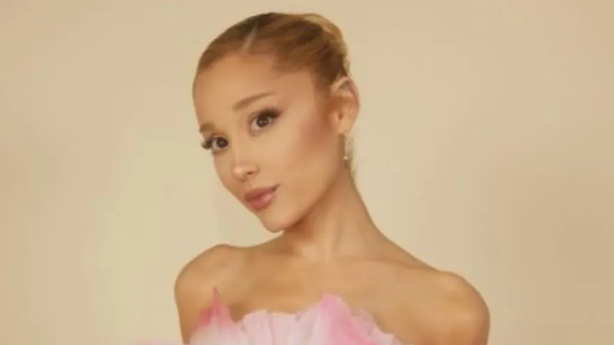 Ariana Grande felicitó a su abuela por su logro