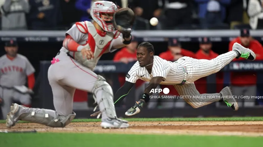 Jazz Chisholm anotando carrera para los Yankees