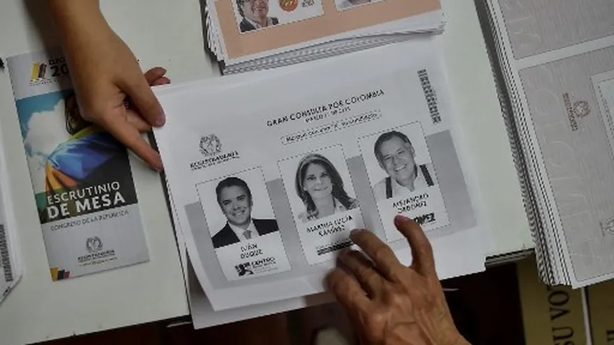 Algunas de las papeletas de elección