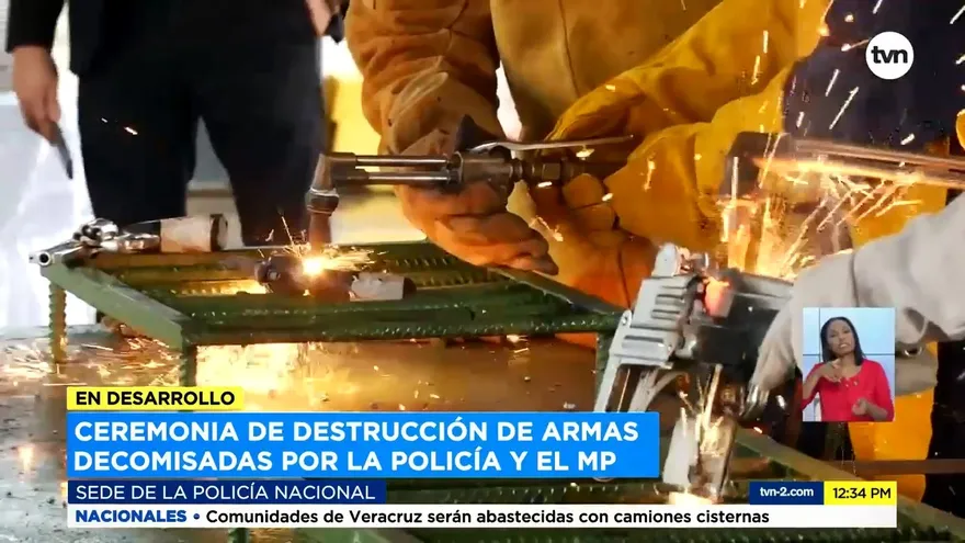 Policía Nacional y Ministerio Público realizan ceremonia de destrucción de armas decomisadas.