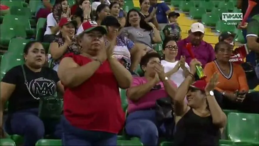 Fanáticos en el Campeonato Nacional de Béisbol Juvenil