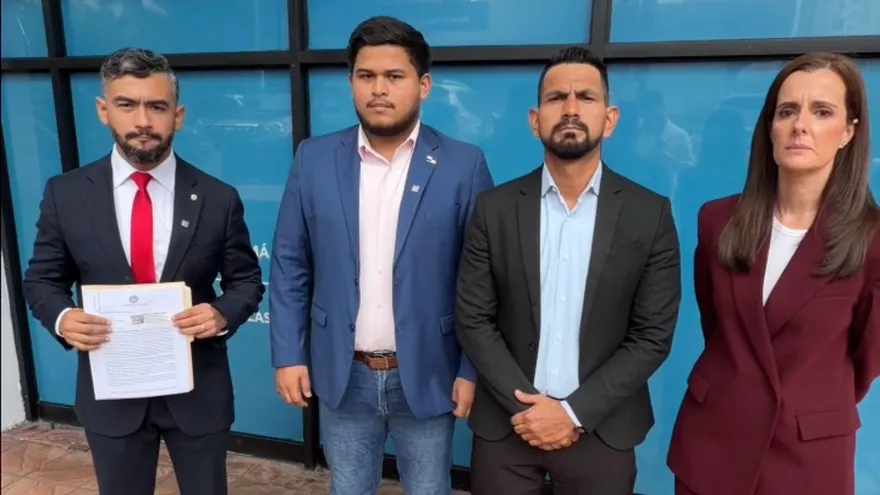 Diputados de la Bancada Vamos entregan en el MEF una solicitud formal de información sobre transferencias extraordinarias a municipios.