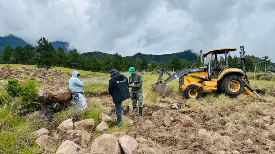 El operador de la maquinaria no presentó los permisos de los trabajos que realizaba.