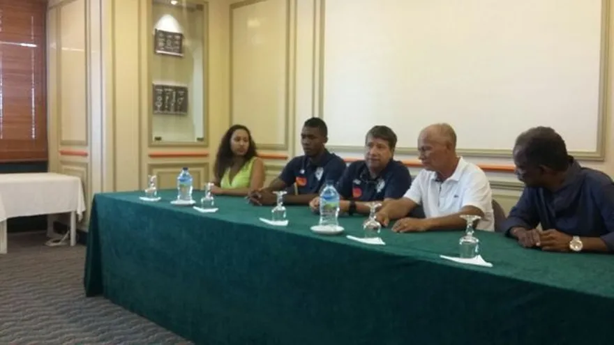 En Martinica, hubo conferencia de prensa con el DT Gómez y Roderick Miller