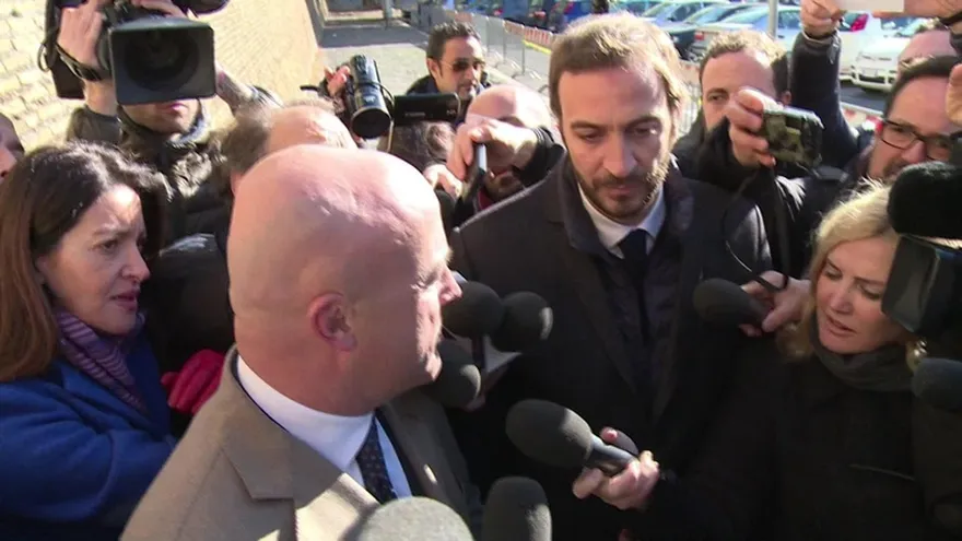 Vaticano abre juicio por filtración de documentos