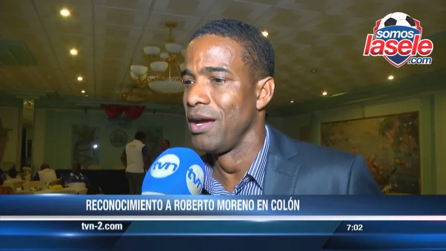 Reconocimiento a Roberto Moreno en Colón