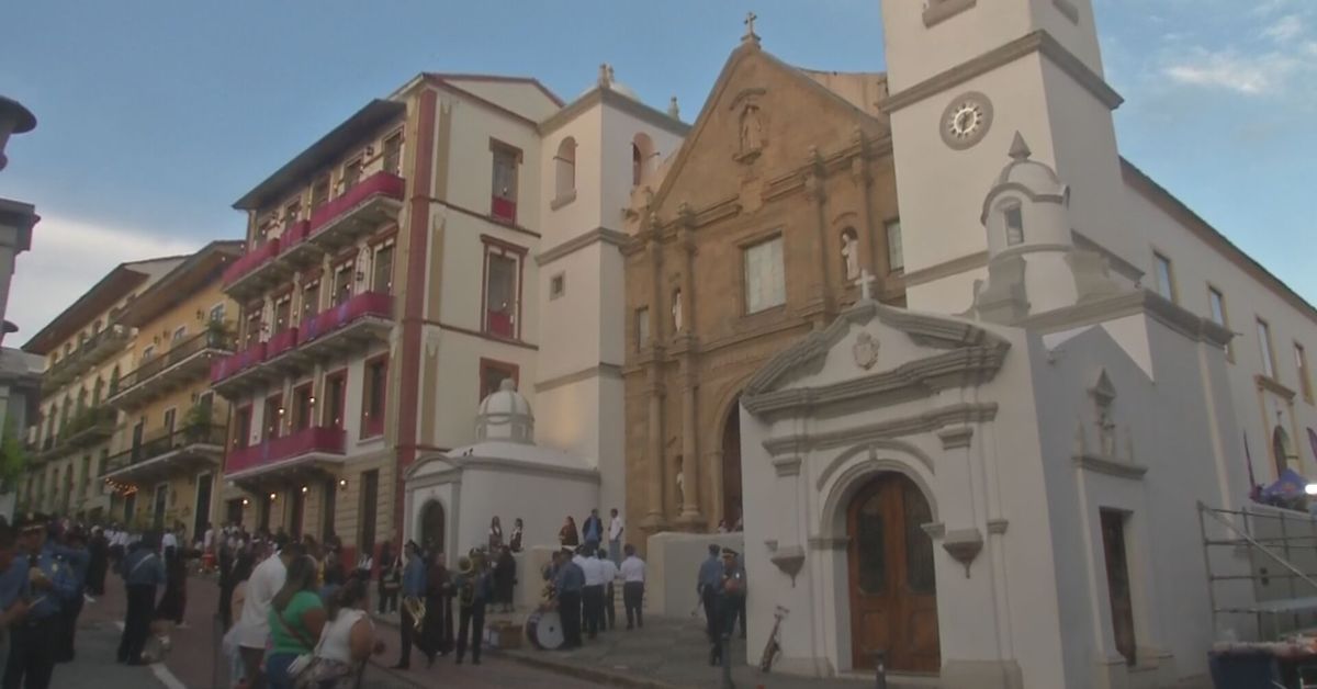 Semana Santa en el Casco: Feligreses y turistas recorren las siete iglesias, ingreso será gratis el Jueves y Viernes Santo