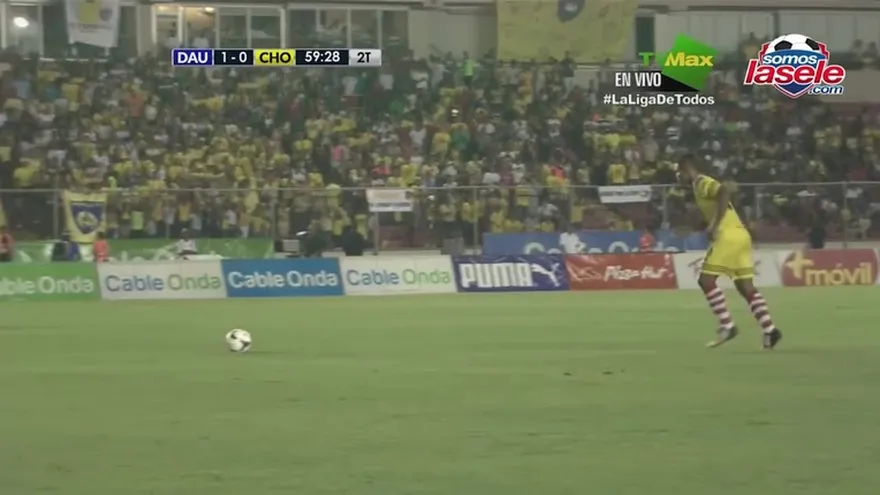 Gol de tiro libre de Luis Jaramillo para el Chorrillo