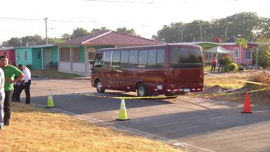 Hombre muere abatido por la Policía, mientras robaba en un bus en Pacora