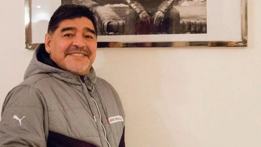 Maradona enciende la pasión de los hinchas y sacude al fútbol argentino