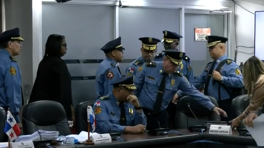 Miembros del Cuerpo de Bomberos en la Comisión de Presupuesto