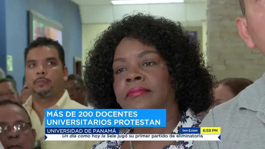 Docentes de la UP exigen aumentos y bonificaciones