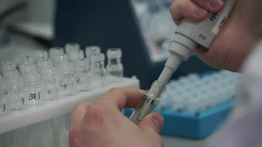 Catorce deportistas rusos dan positivo tras nuevos análisis