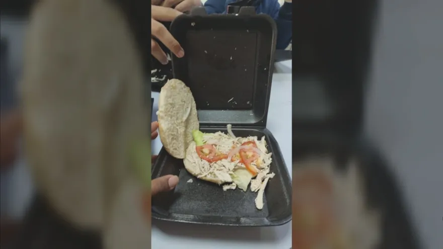 Estudiantes de la Academia Panamá para el Futuro denuncian comida en mal estado