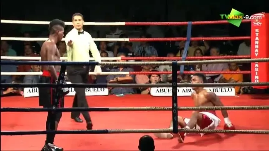 Barney "Dinosaurio" Arguelles noquea al "Científico" Nuñez