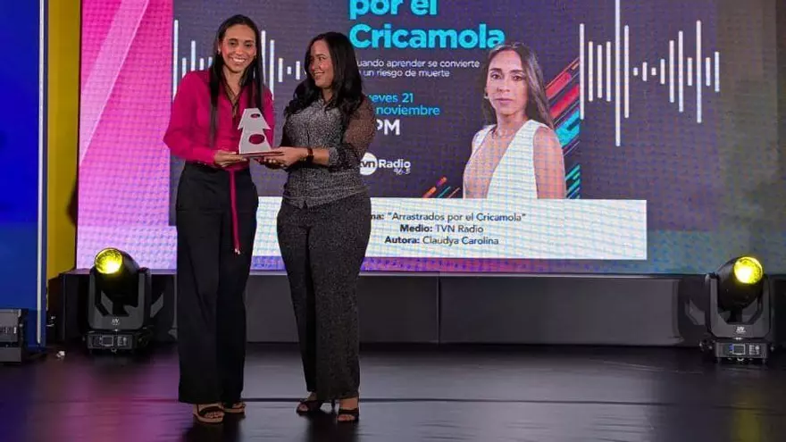 Claudia Carolina Morales ganó el premio de periodista radiofónico