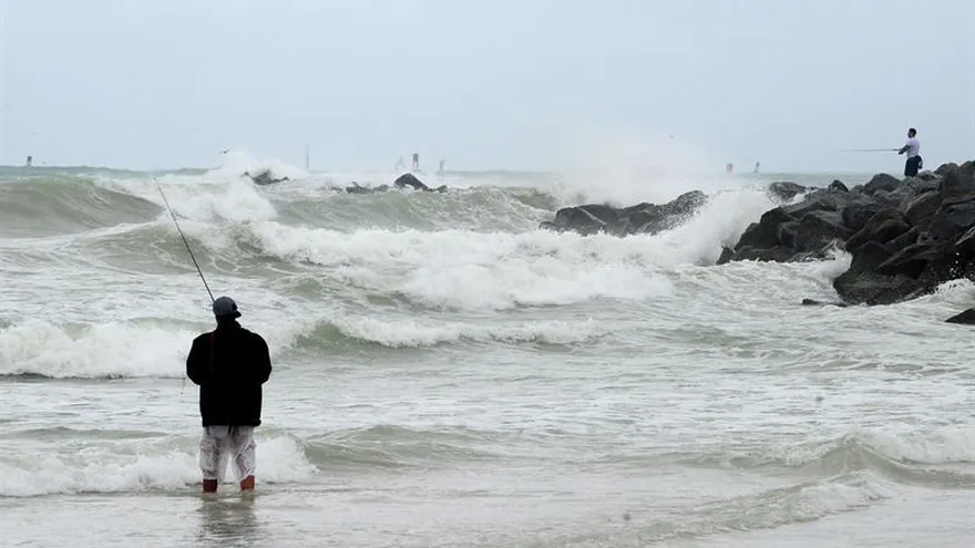 La primera tormenta tropical de 2017 fue Arlene, que se formó en abril pasado en mitad del Atlántico, más de un mes antes del comienzo de la temporada, seguida de Bret y Cindy.