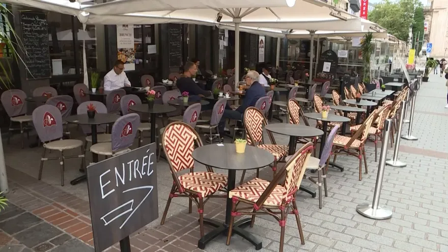 El criticado pase sanitario entra en vigor en Francia