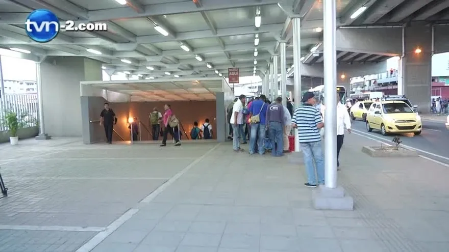 Sancionarán a buhoneros en estaciones del Metro y paradas del Metrobús