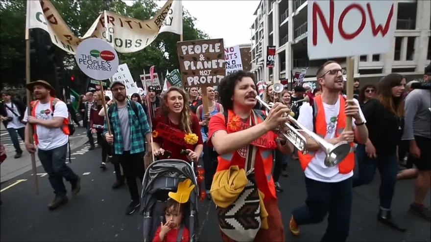 Miles marchan contra austeridad en Londres