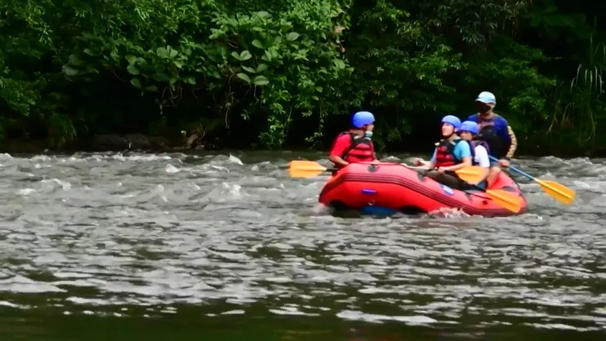 Costa Rica ofrece a turistas compensar huella de carbono con aporte a economía verde
