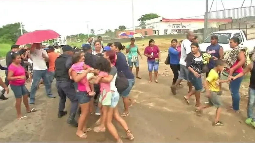 Invasores de terreno en Chepo se enfrentan con la Policía