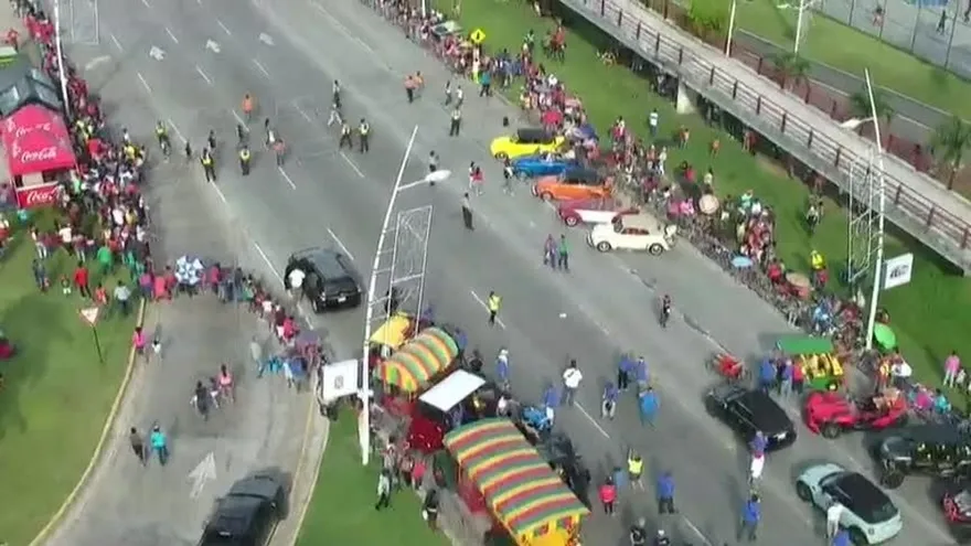 Ambiente navideño en la Cinta Costera