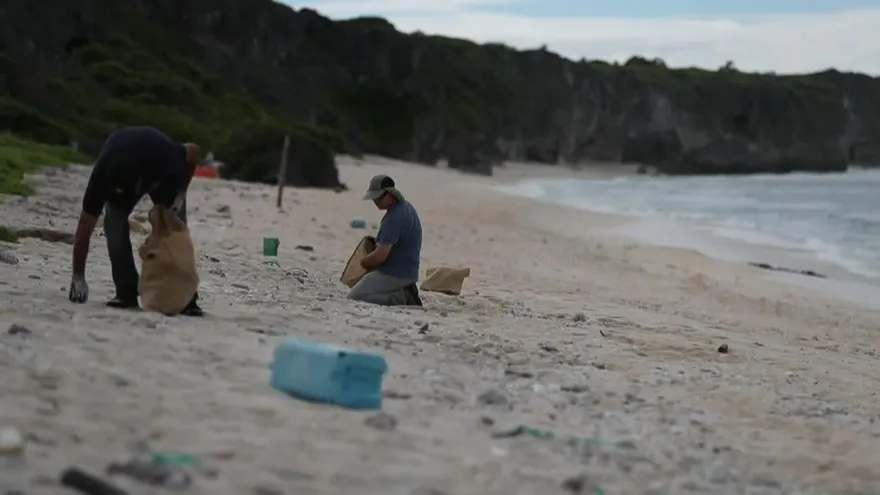 La Isla Henderson, un paraíso arruinado por el plástico