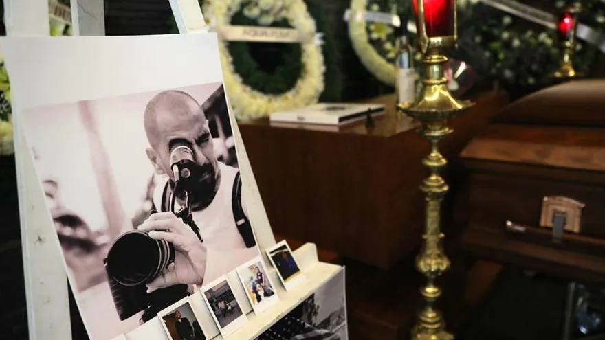 Exigen justicia en velatorio de colaborador de 'Roma' asesinado en México