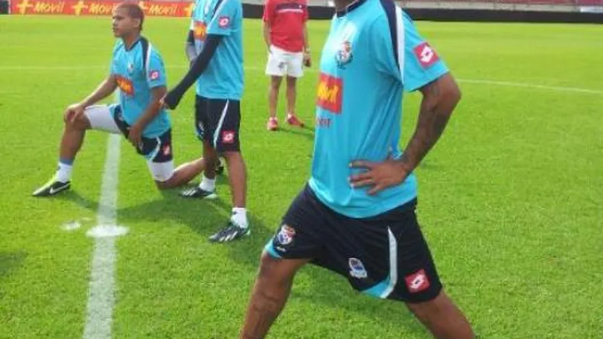 "Sele" une poco a poco las piezas para eliminatoria