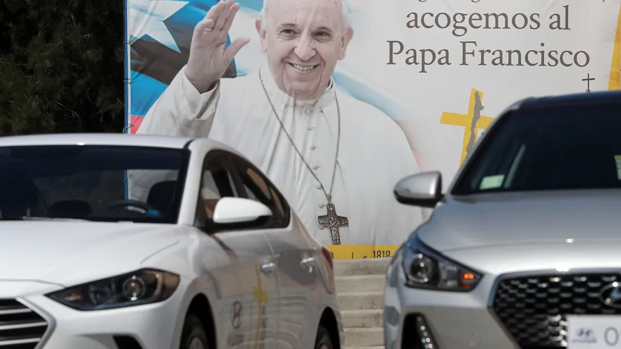 Fotografía de los automóviles que utilizará el papa Francisco durante su visita a Chile