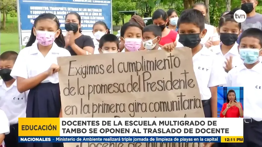 Comunidad educativa de Tambo en Coclé protestan contra el traslado de un docente
