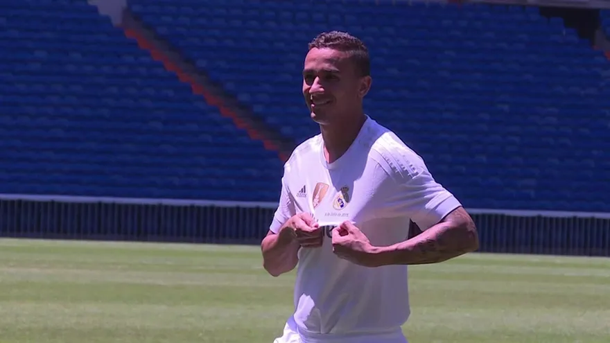 Danilo es presentado con el Real Madrid