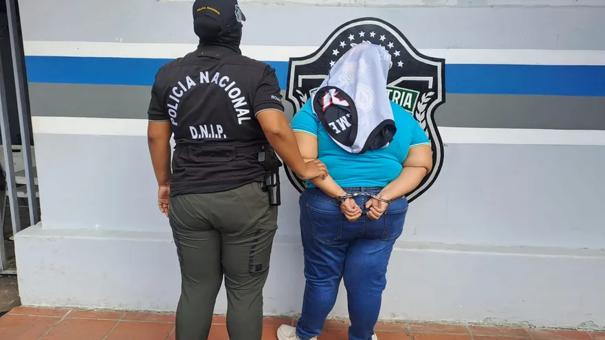 Aprehenden a una mujer por estafa en La Chorrera; vendía terrenos sin título de propiedad.