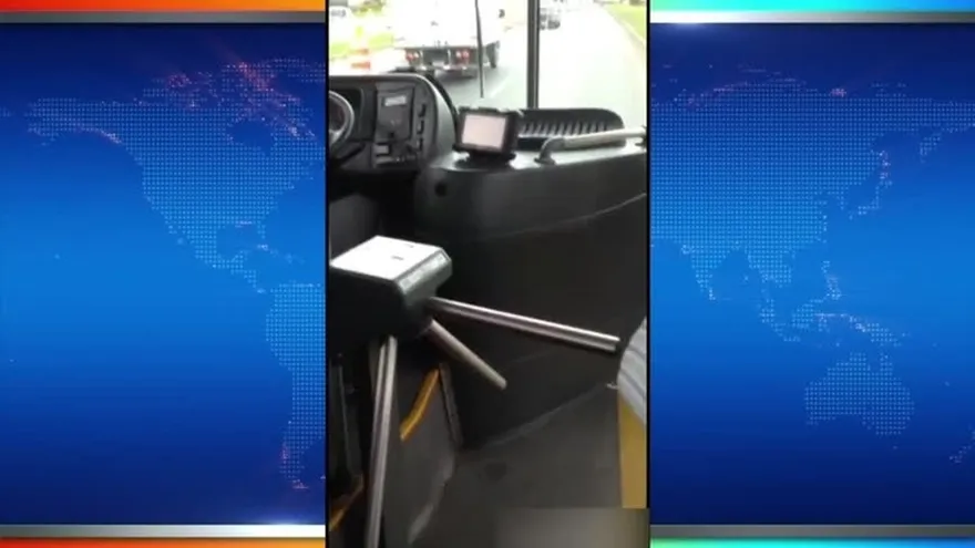 Discusión entre operador de Metrobús y pasajera