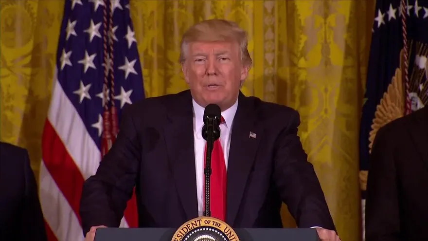 Trump prohíbe a personas transgénero entrar a Fuerzas Armadas