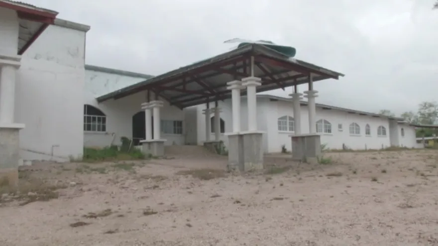 Hospital rural de Tambo, abandonado y vandalizado