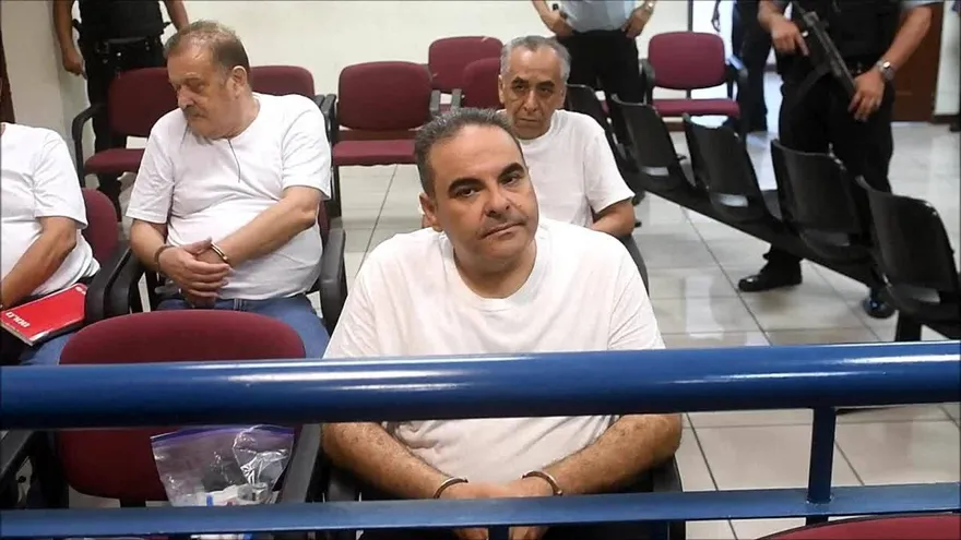 Expresidente salvadoreño Saca irá a juicio por corrupción