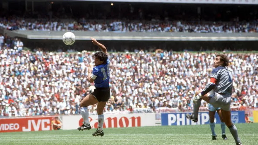 Imagen del gol de Diego Maradona a Inglaterra conocido como 'La Mano de Dios'