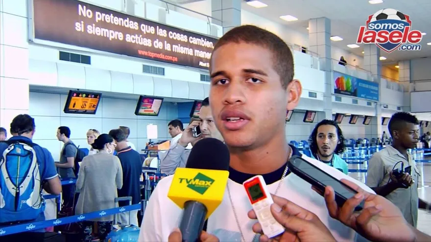 Salida de Roberto Chen rumbo a Malaga, España