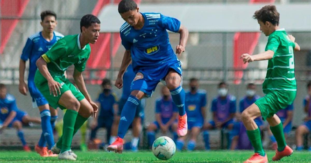 João Mendes de Assis Moreira El hijo del Ronaldinho ha superado el período de prueba en un club